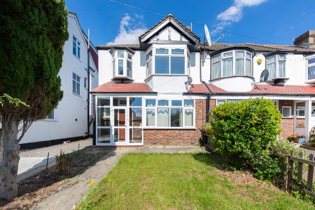 Property photo 1 of 10 27 Berrylands - Fron