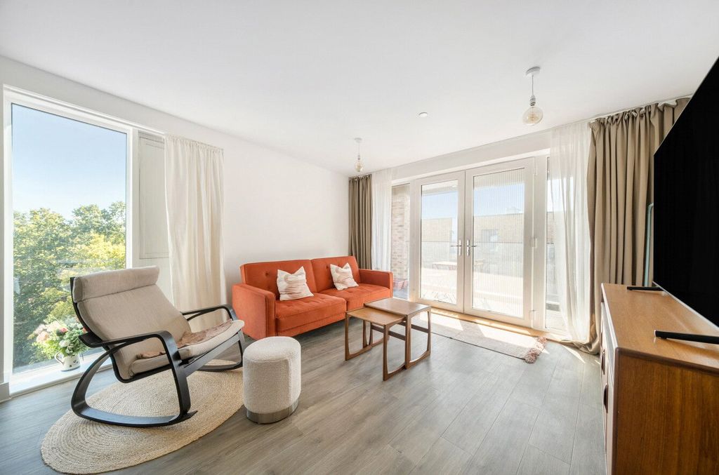 Property photo 2 of 18 Picture No. 02