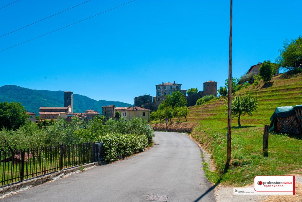 Property photo 1 of 48 Detached Apartment With Private Park On The Medieval Walls – Cascio, Molazzana