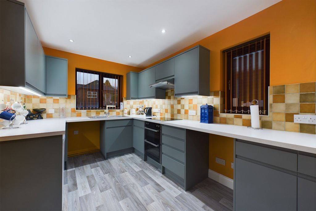 Property photo 2 of 21