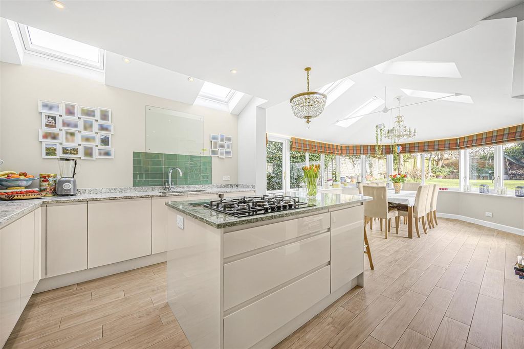 Property photo 3 of 20 Kitchen