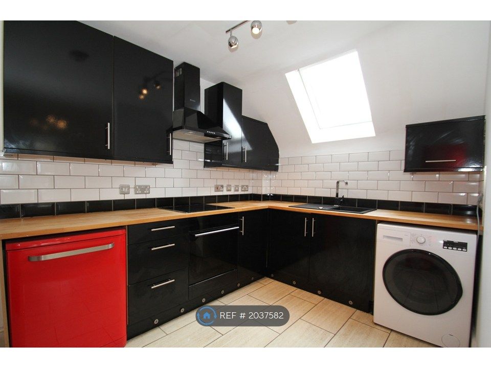 Property photo 2 of 7 Kitchen