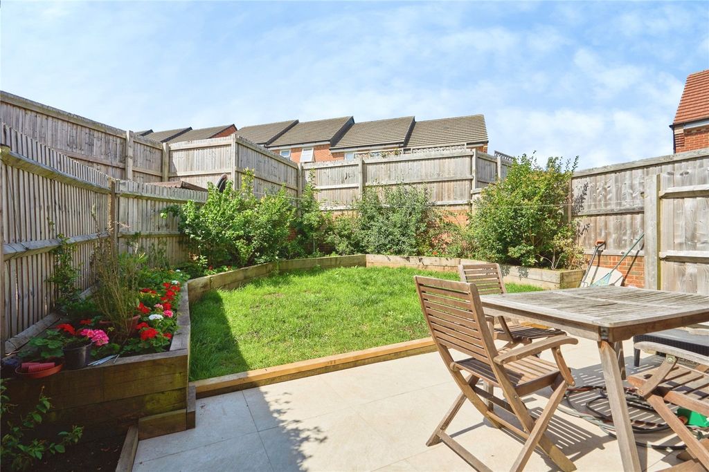 Property photo 2 of 11 Garden