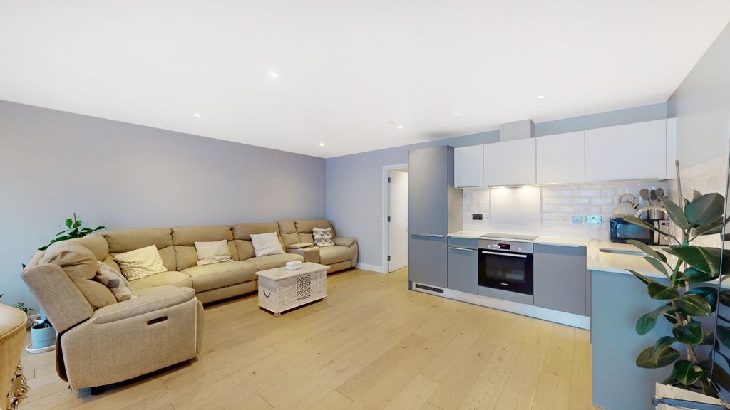 Property photo 2 of 14 4691572