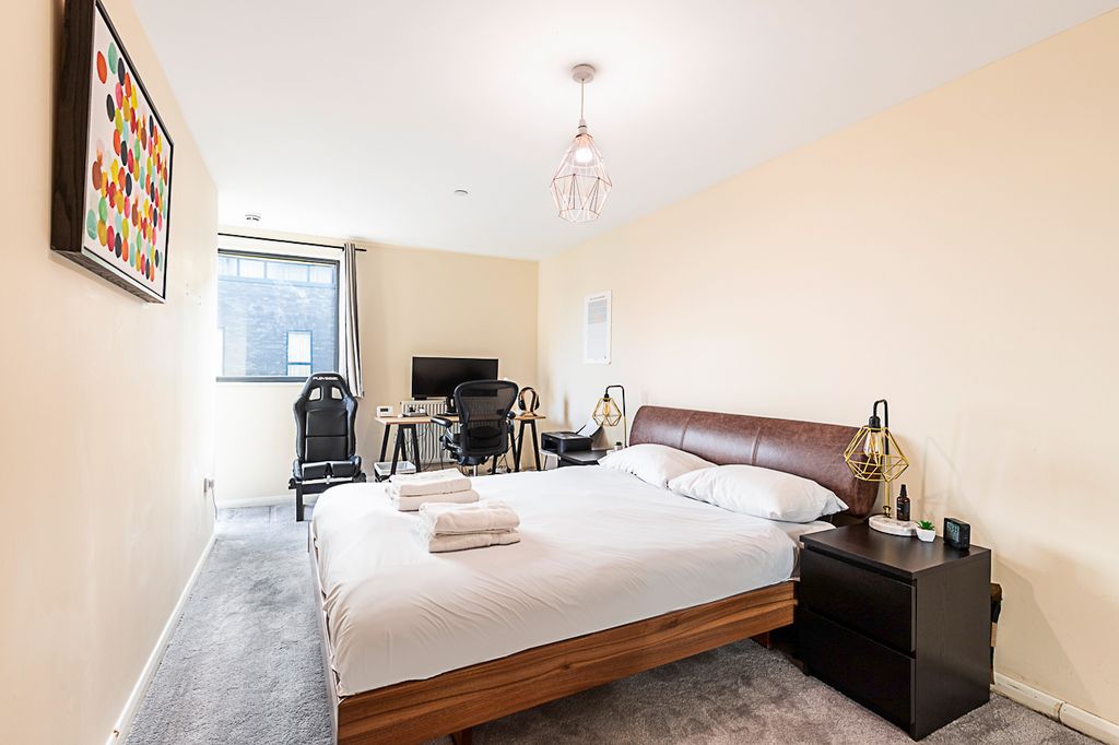 Property photo 3 of 25