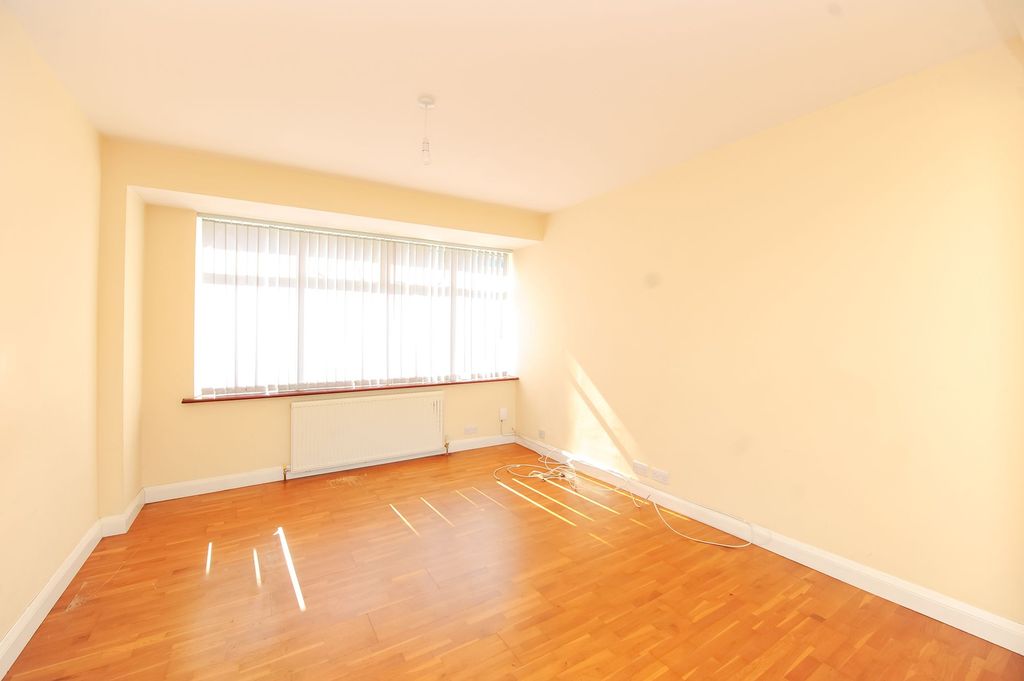 Property photo 2 of 15 Front Through Lounge