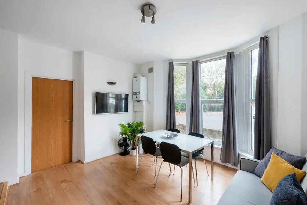 Property photo 2 of 8