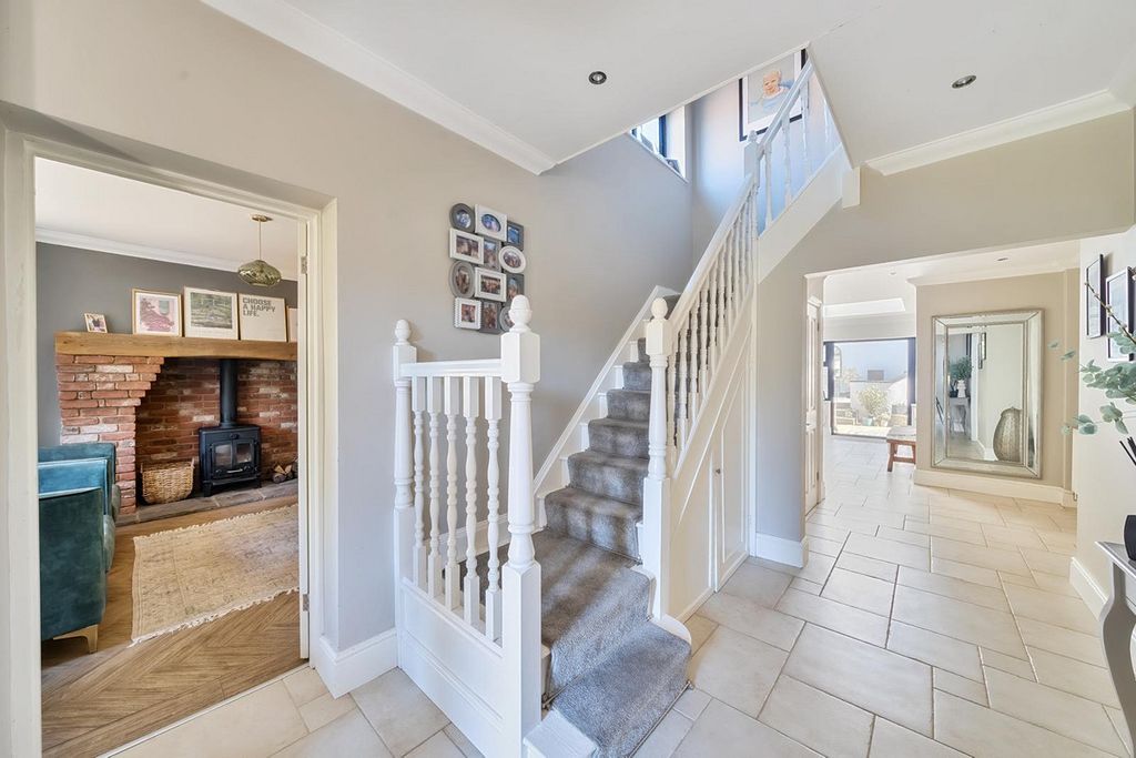 Property photo 2 of 50