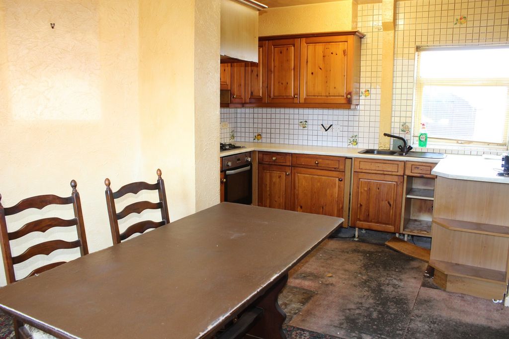 Property photo 3 of 12 Fitted  Dining Kitchen