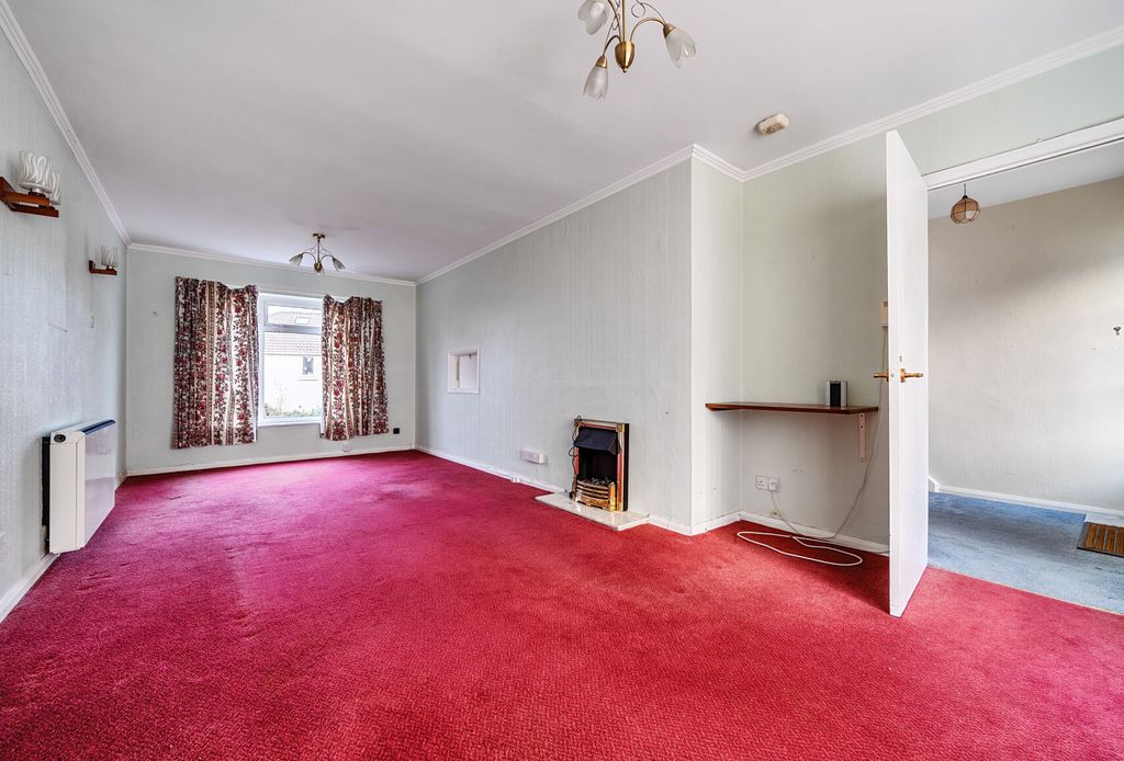 Property photo 1 of 10 Living Room