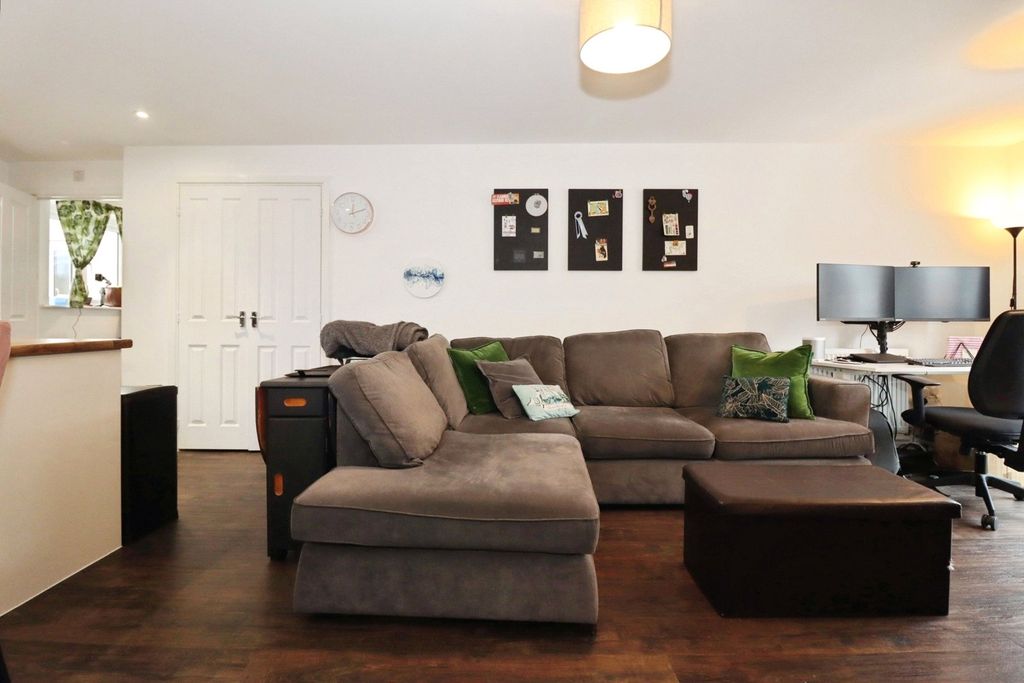 Property photo 2 of 12 Pbox-Img.Jpg