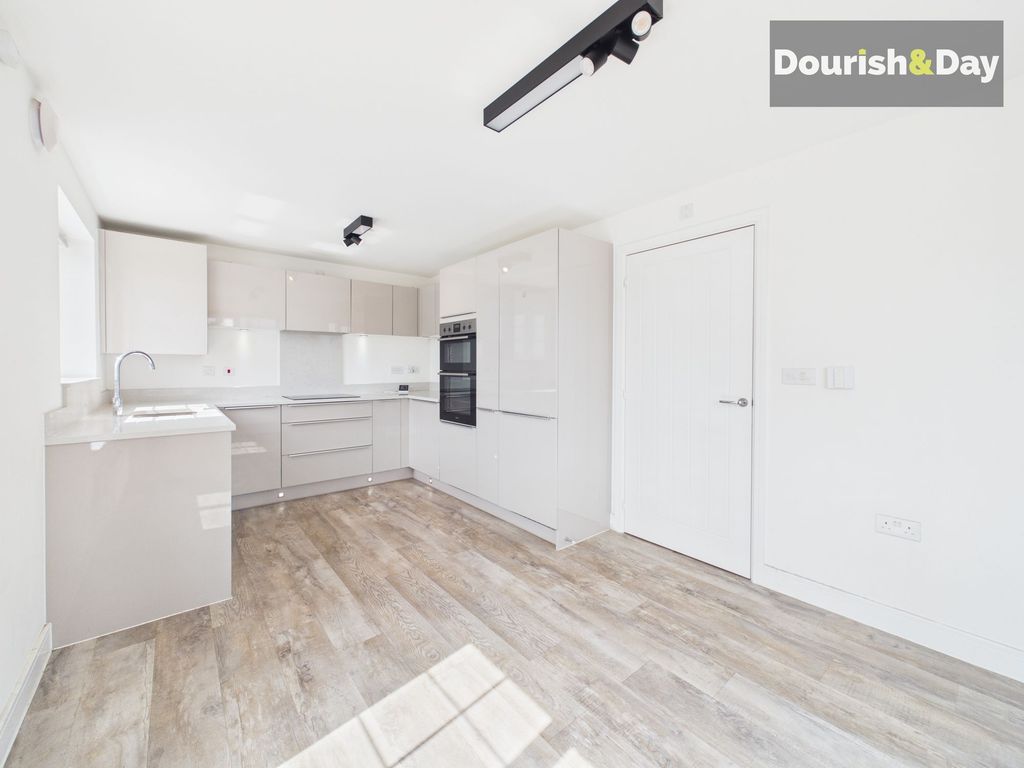 Property photo 3 of 16 Kitchen