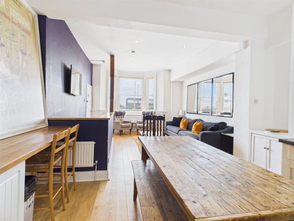 Property photo 2 of 15 Cam01968G0-Pr0202-Still012.Jpg