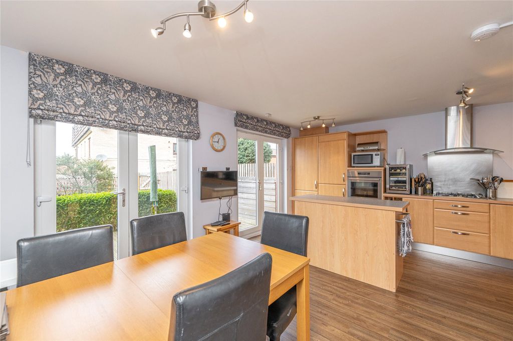 Property photo 3 of 31 Dining Kitchen