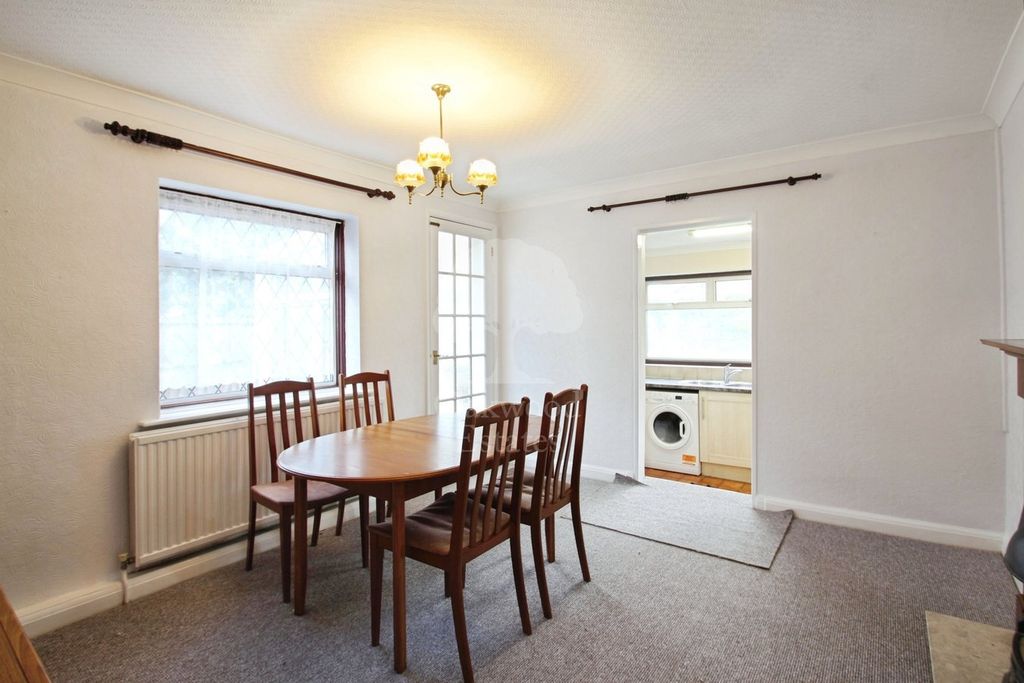 Property photo 2 of 27