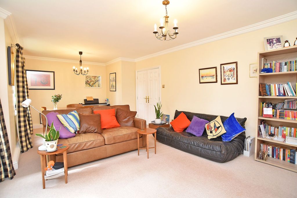 3 bed flat for saleKent Road, Harrogate HG1 photo 4