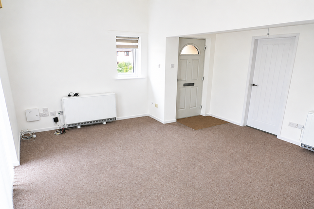 Property photo 2 of 13 Lounge (1)