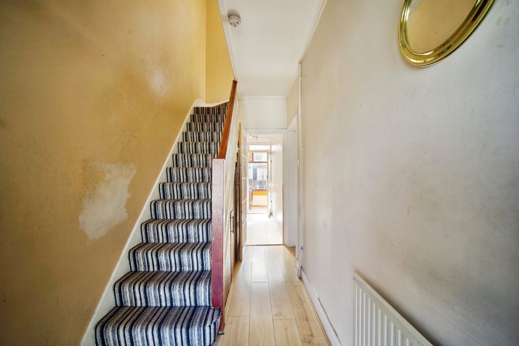 Property photo 2 of 17 Photo