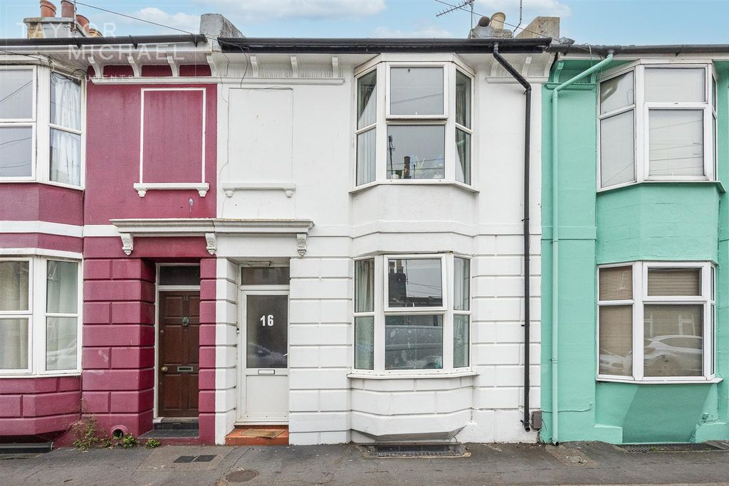 Property photo 1 of 10 Front