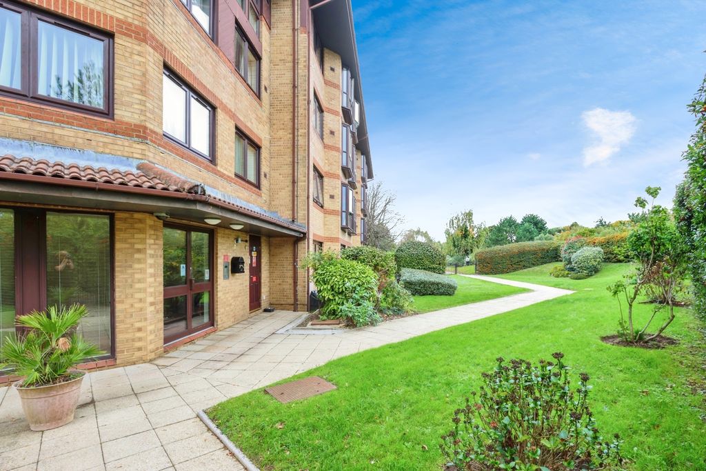 Property photo 2 of 17 Photo