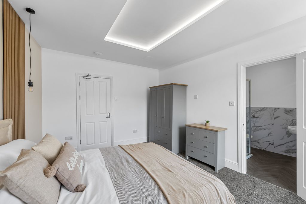 Property photo 2 of 11 0020