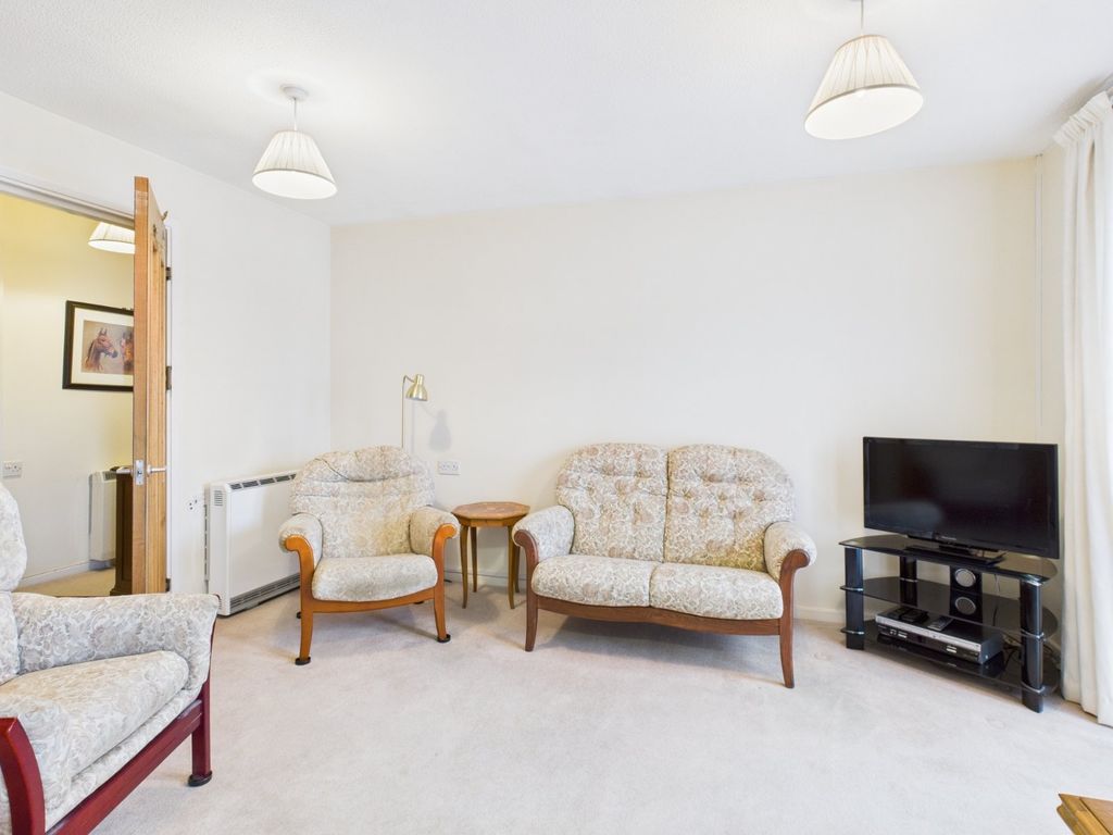 Property photo 3 of 13 Living Room