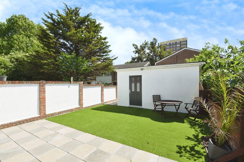 Property photo 2 of 17