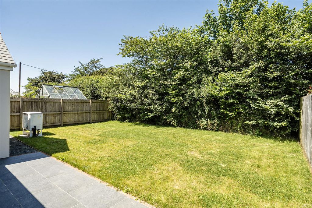 Property photo 3 of 13 Garden.Jpg