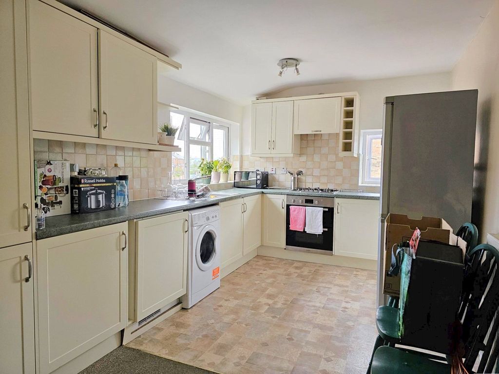 Property photo 2 of 11 Picture No. 23