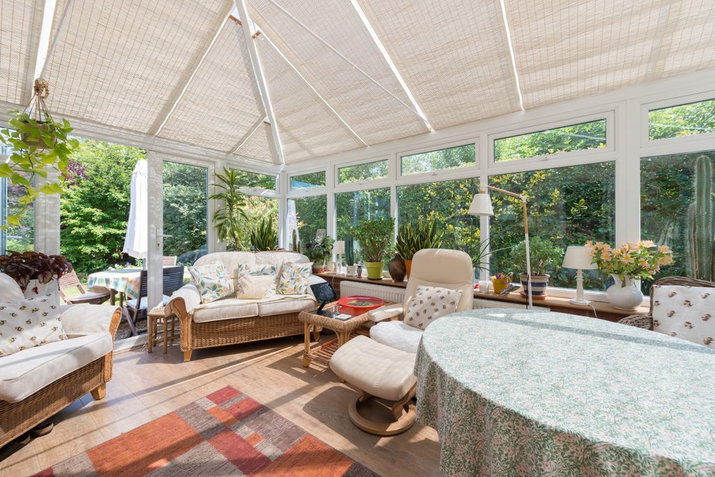 Property photo 3 of 27 Conservatory