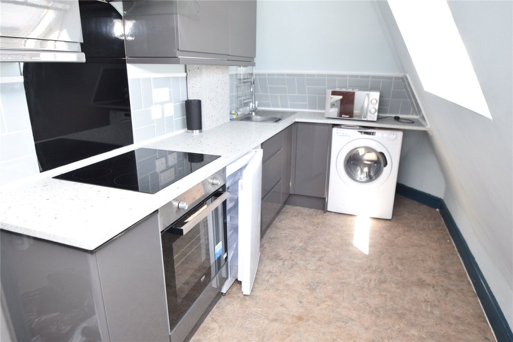Property photo 3 of 7 Kitchen