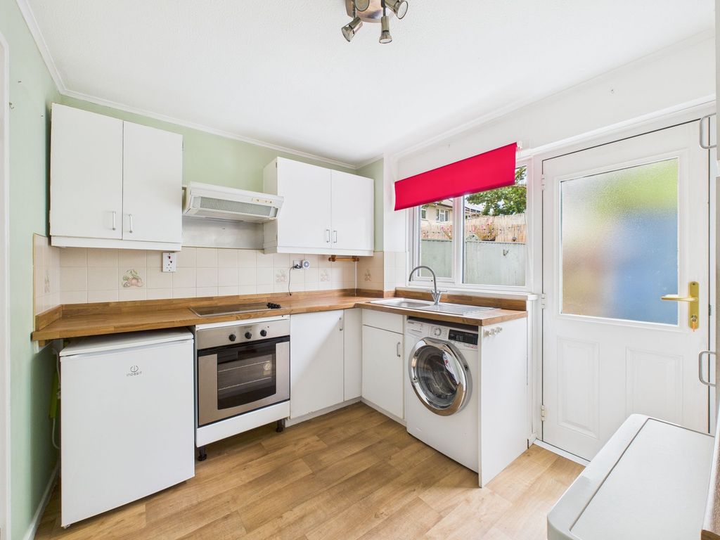 Property photo 3 of 16 Kitchen