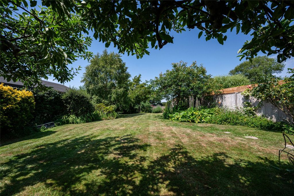 Property photo 2 of 23 Gardens