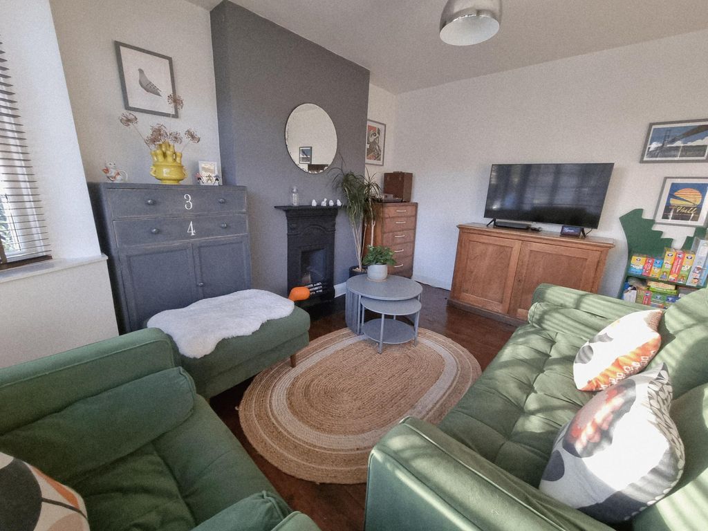 Property photo 2 of 22 Lounge