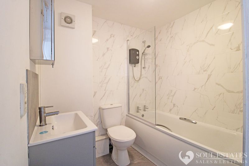 Property photo 2 of 11 Bathroom