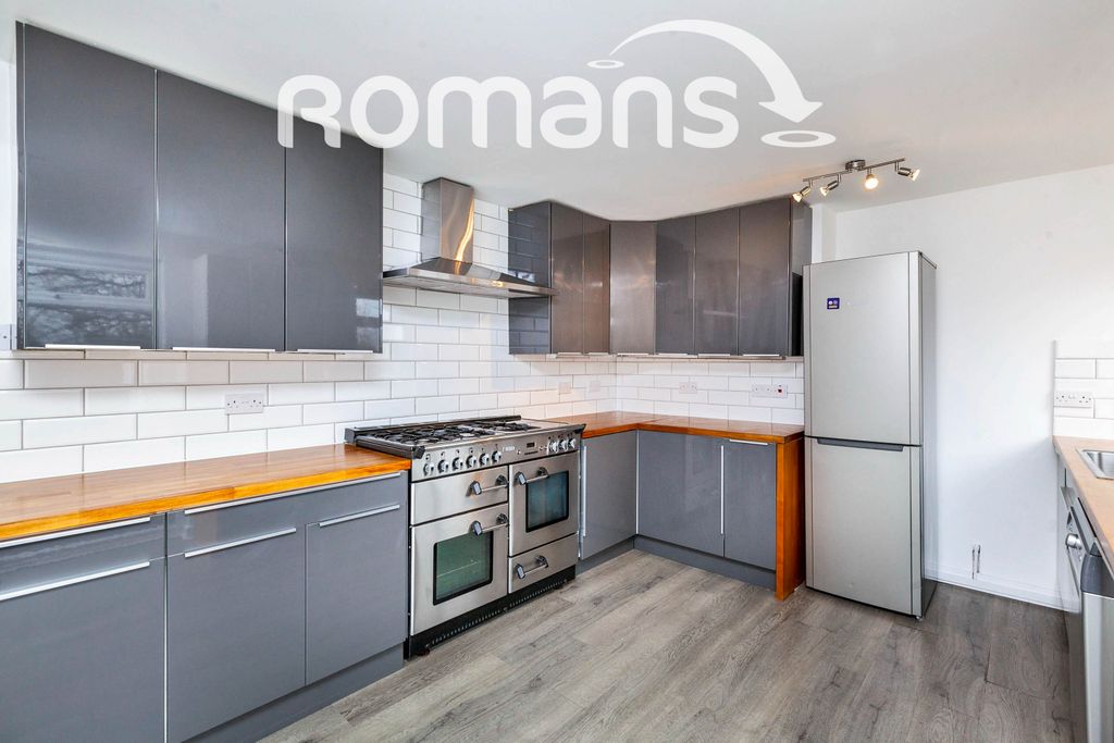 Property photo 1 of 11 Kitchen