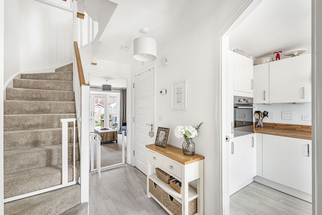 Property photo 3 of 13