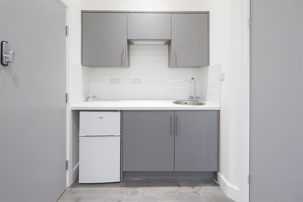 Property photo 2 of 7 Melville Road-13.Jpg
