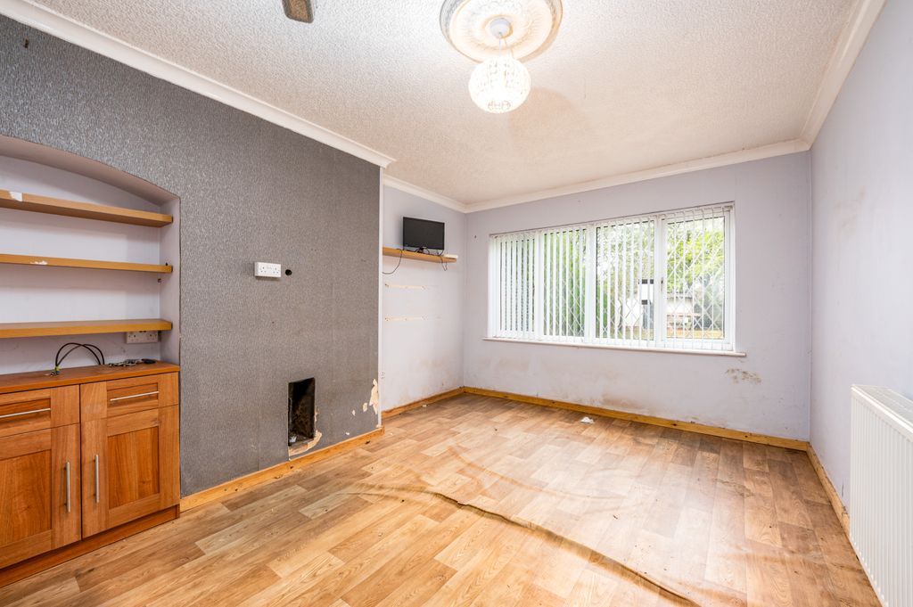 Property photo 3 of 28 06