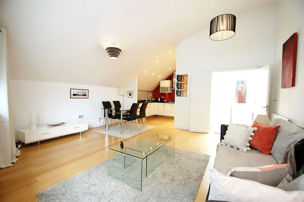 Property photo 2 of 9