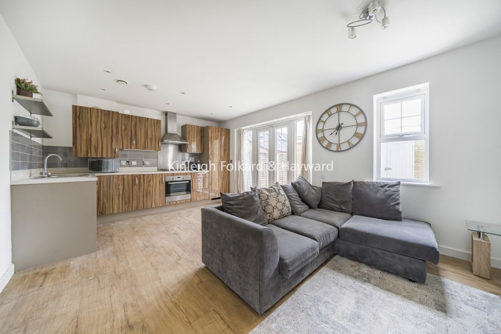 Property photo 1 of 6 8292853F-43c2-4A7F-8