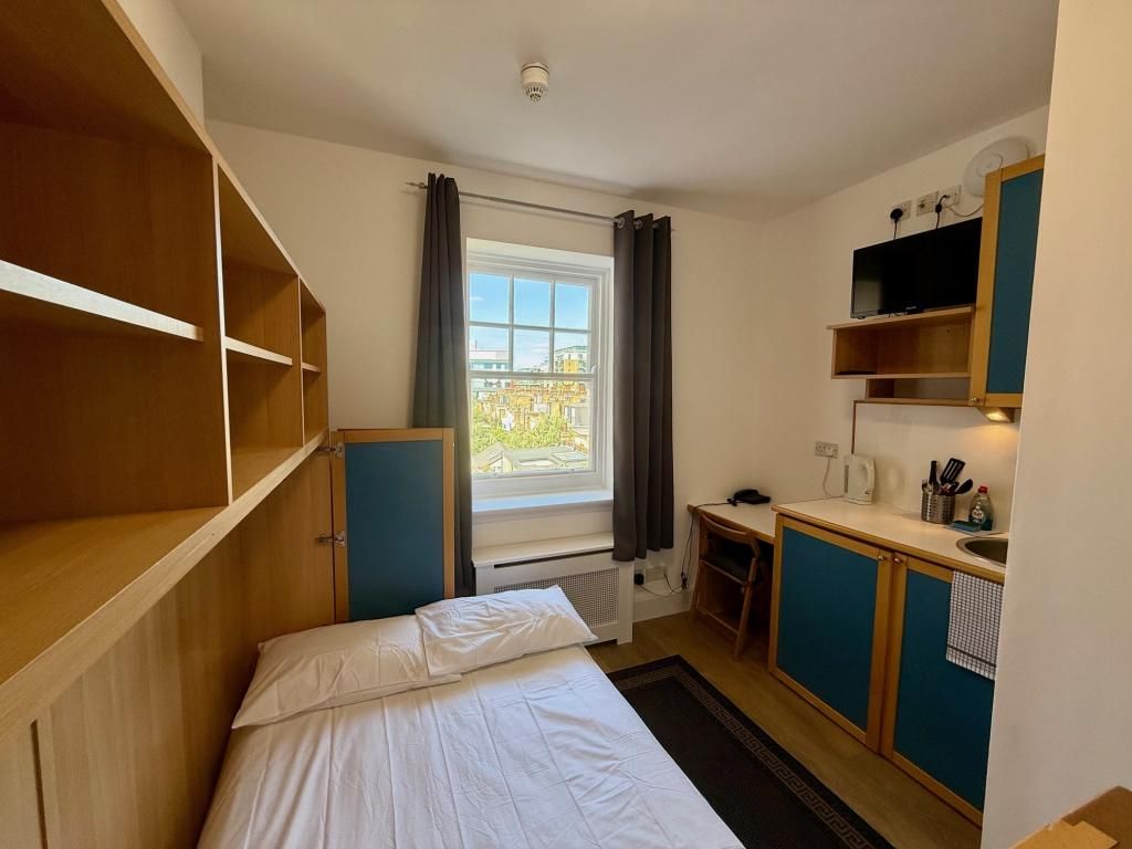 Property photo 1 of 6 Studio For Rent In Fulham