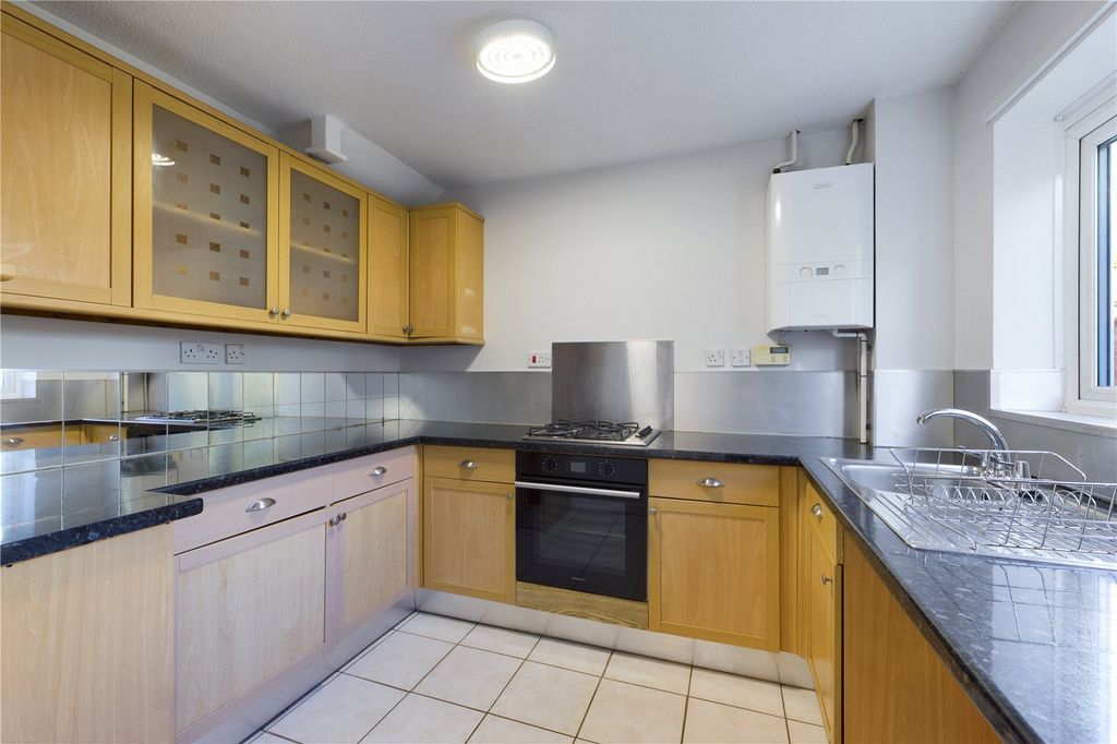 Property photo 2 of 11 Kitchen