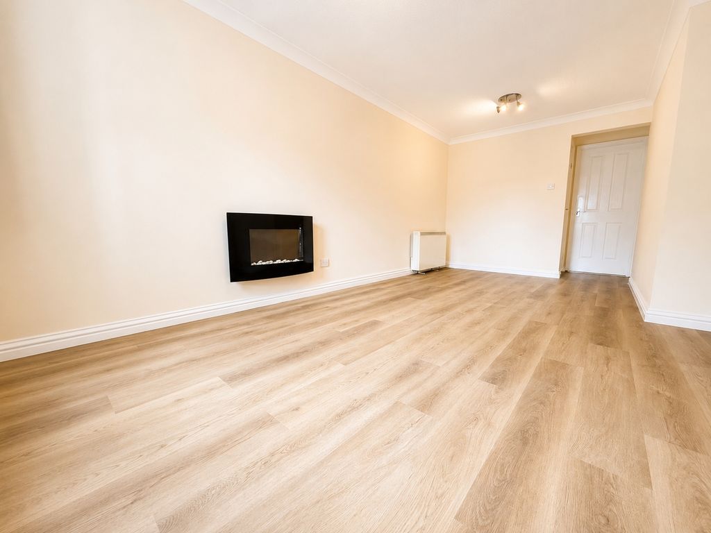 Property photo 2 of 8 Picture No. 11