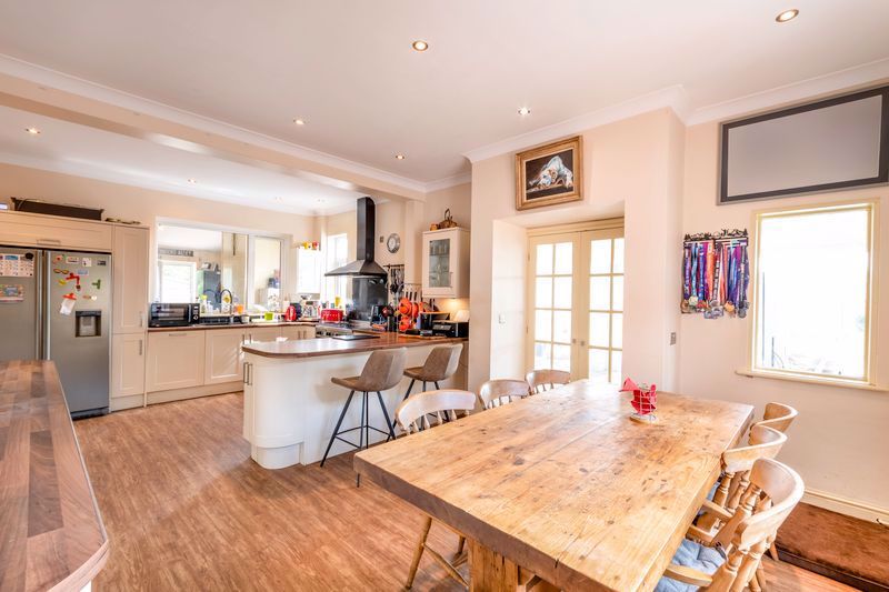 Property photo 3 of 20 Photo 12