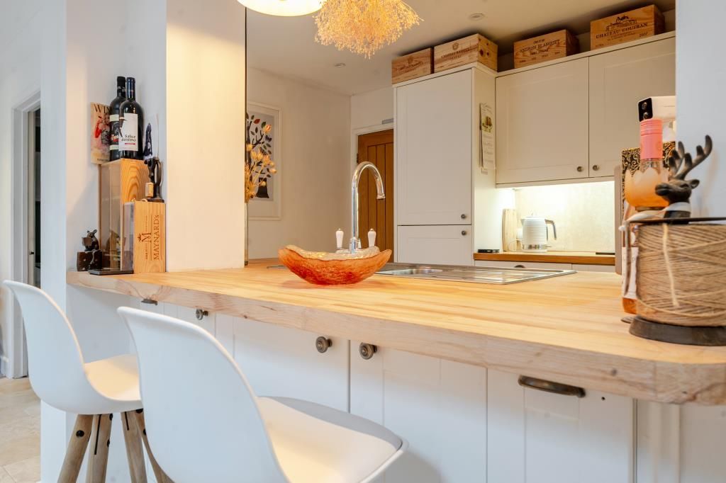 Property photo 3 of 20 Kitchen