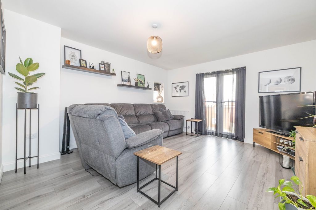 Property photo 2 of 12 Picture 2