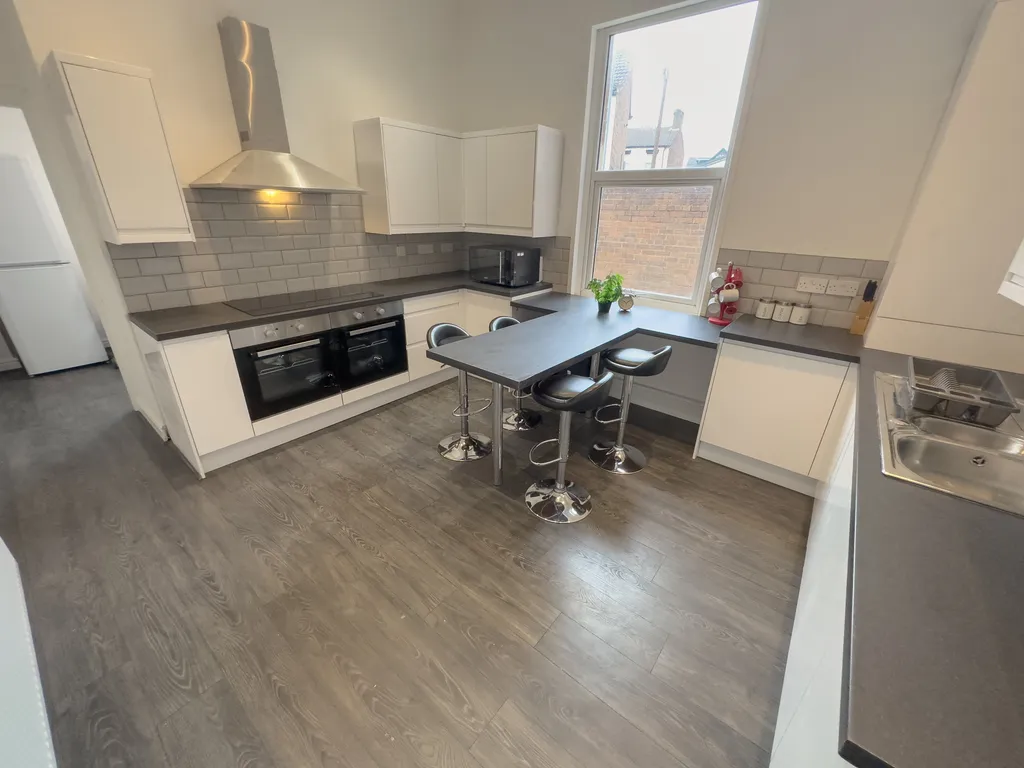 Apartment in Liverpool, Orrell Park - View 3