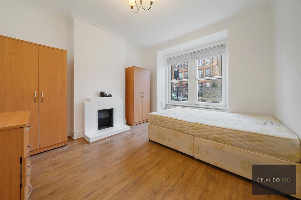 Property photo 2 of 12 40 Broadwater Road Sw17 0DT-1.Jpg