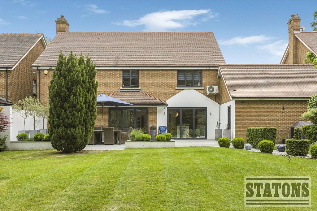 Property photo 2 of 34 Picture No. 25